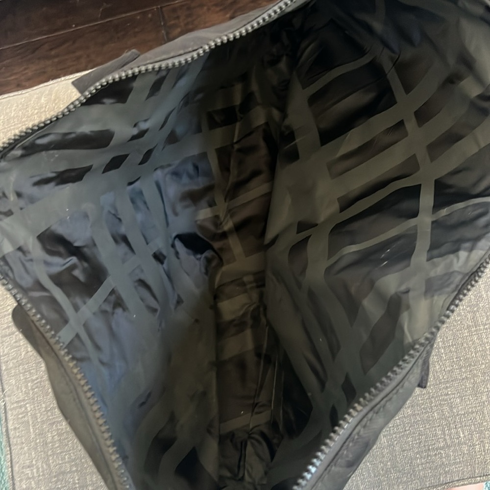 Burberry Fragrances overnight bag - Picture 6 of 6